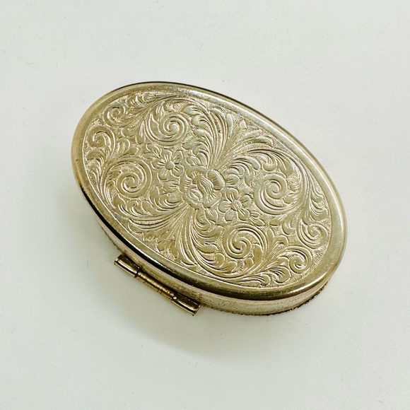 Vintage ITALY Ornate Small Trinket Pill Jewelry Box - Picture 4 of 11